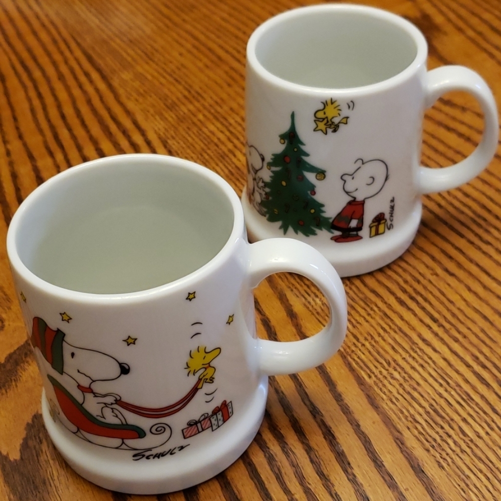 Vintage Peanuts Gang Christmas mugs